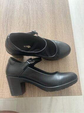 Classic Black Mary Jane Block Heel Pumps